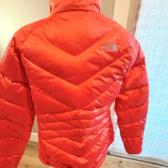 The North Face Vibrant Orange Quilted Jacket - Picture 2 of 5